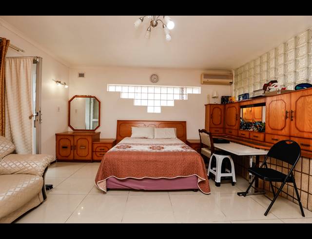4 BEDROOM HOUSE FOR SALE IN OVERPORT